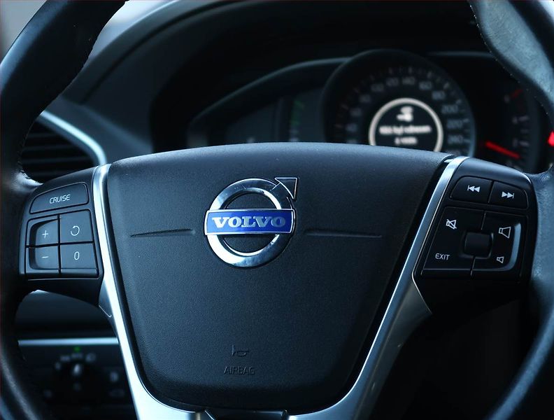 Volvo XC60 (2014) D4, Automat, Tempomat - fotka 17 z 17