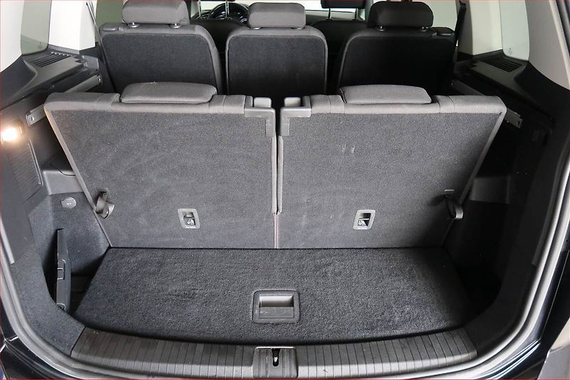Volkswagen Touran (2022) 1.5 TSI - fotka 16 z 21