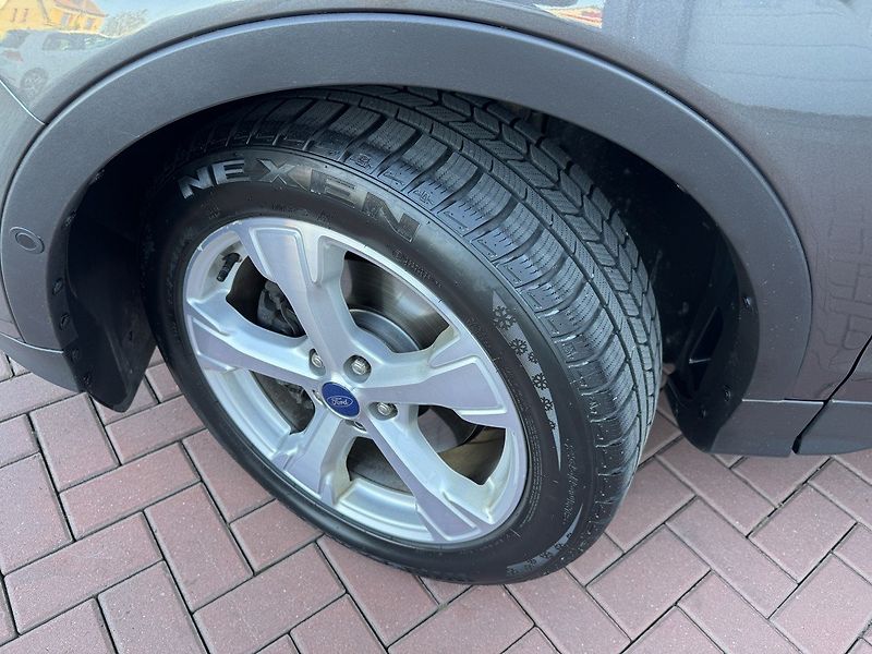 Ford Kuga (2017) 2.0TDCi AWD Xenony Kamera - fotka 46 z 49