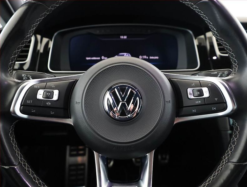 Volkswagen Golf (2019) R-Line 1.5 TSI, Serv.kniha - fotka 8 z 16