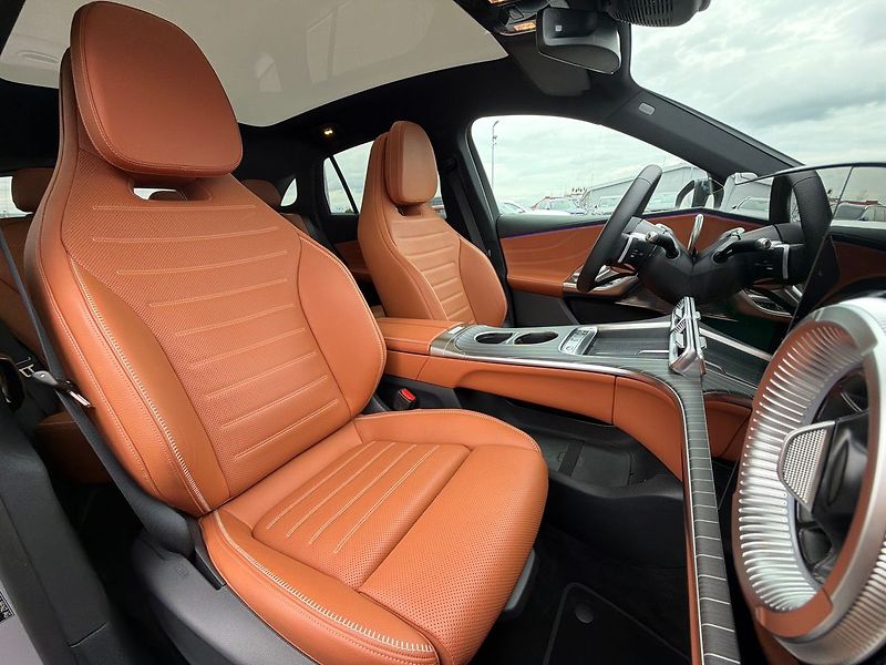 Mercedes-Benz GLC 400 4MATIC EQ - fotka 27 z 36