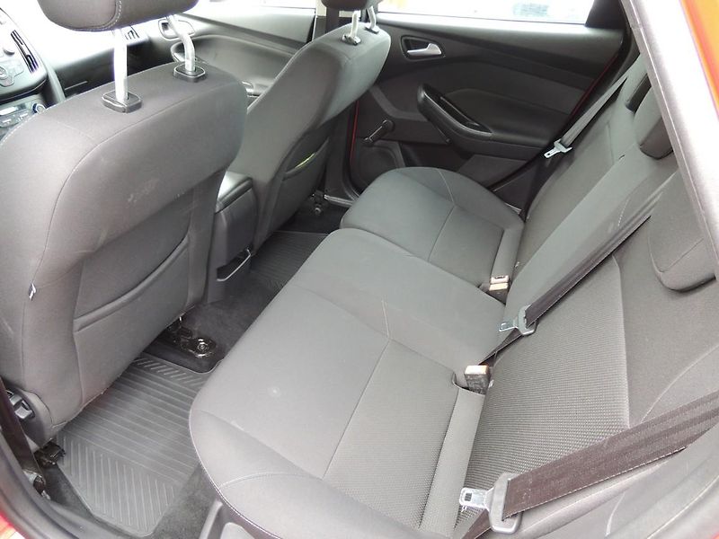 Ford Focus (2017) 1.5TDCi,70kw,výbava,ČR,1maj. - fotka 35 z 43