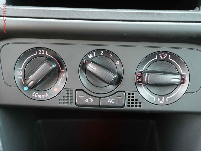 Volkswagen Polo (2010) 1.2i, 2.maj,ČR, Klima - fotka 12 z 15