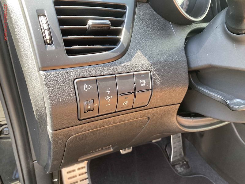 Hyundai i30 (2015) 1.6 GDi - fotka 15 z 16