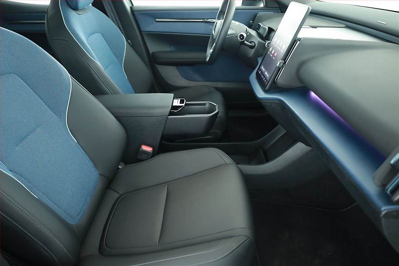 Volvo EX30 (2024) 69kWh Single Motor, SoH 97% - fotka 7 z 19