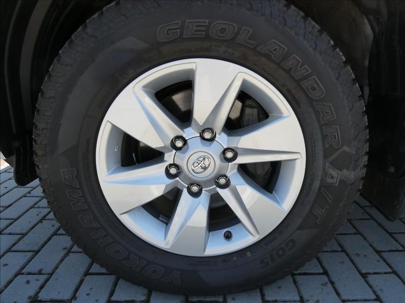 Toyota Land Cruiser 2,8 D-4D 150kW 2Maj, ČR, DPH - fotka 10 z 41