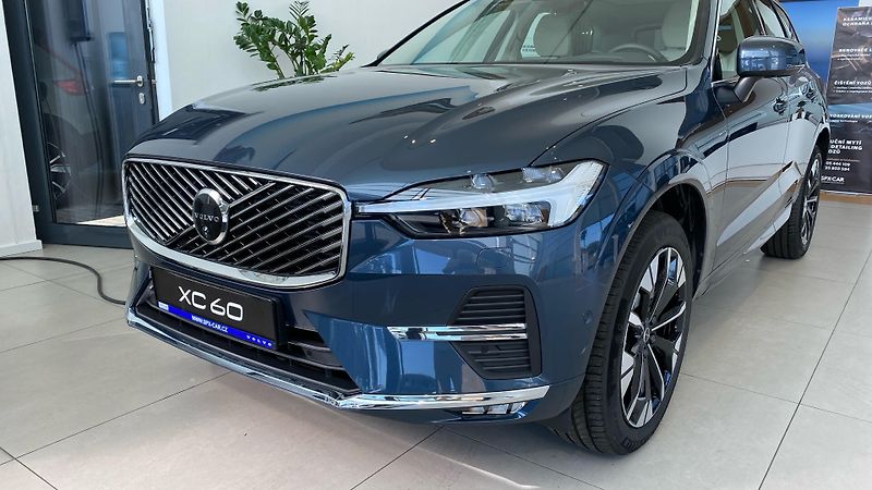 Volvo XC60 (2026) ULTRA BRIGHT, B5 AWD, 184+10 k - fotka 4 z 15