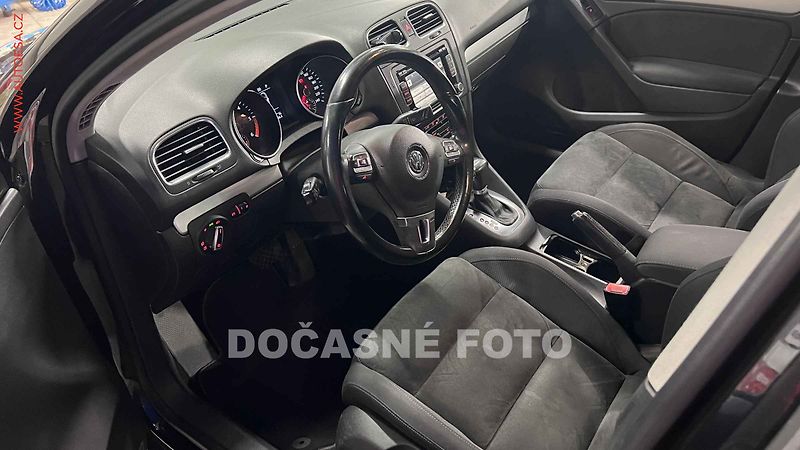 Volkswagen Golf (2010) 1.6TDi, Highline, DSG - fotka 3 z 3