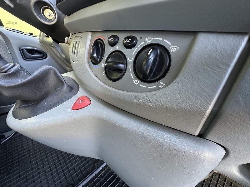 Opel Vivaro (2004) 1.9CDTI/74kW *SPACÍ VESTAVBA  - fotka 13 z 36