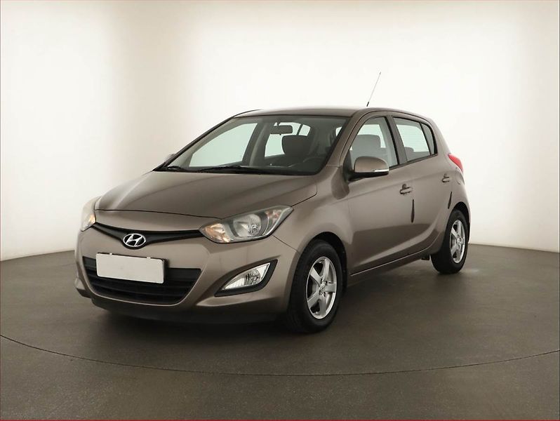 Hyundai i20 (2013) 1.4, Automat - fotka 2 z 13
