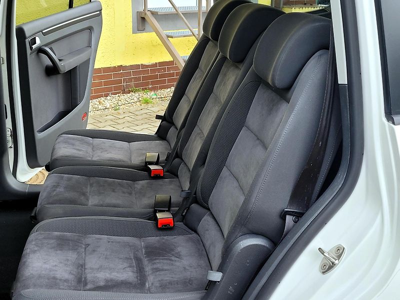 Volkswagen Touran 1,4 DSG Highline, nové ROZVODY - fotka 20 z 46