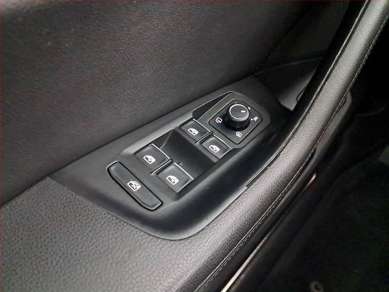 Volkswagen Passat (2016) Highline 2.0 TDI, Kůže, Navi - fotka 23 z 23