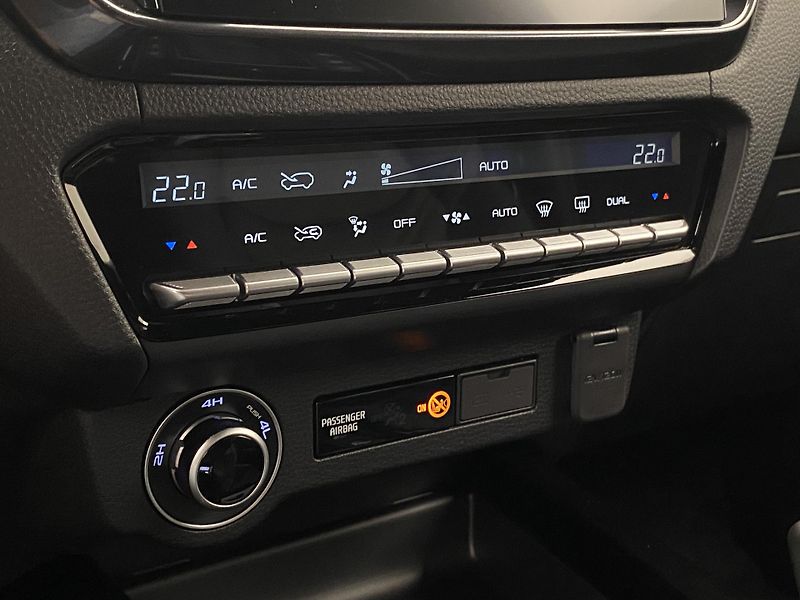 Isuzu D-Max (2026) Double Cab 2,2 V-Cross 4x4 AUT - fotka 22 z 28