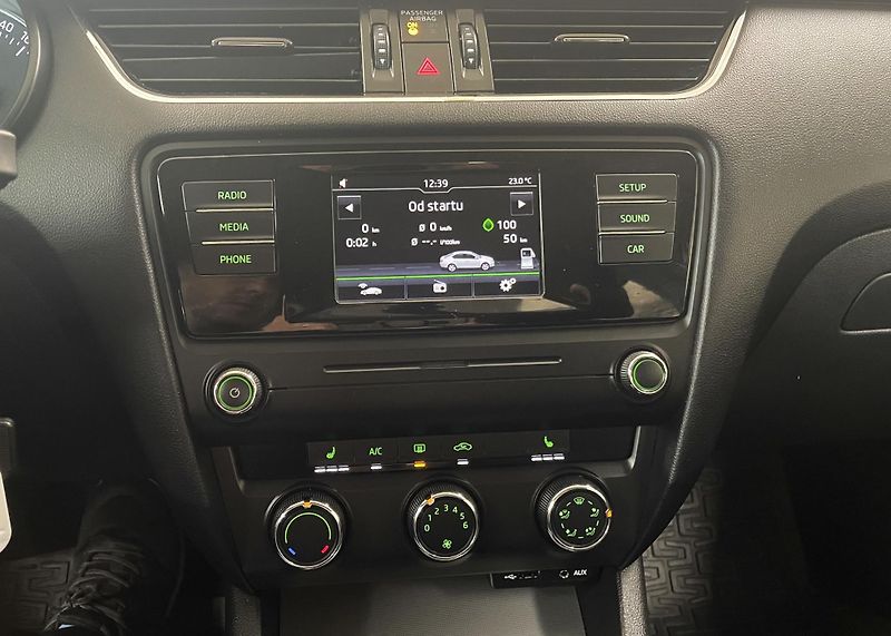 Škoda Octavia 1,6TDi Ambition, ČR - fotka 15 z 21