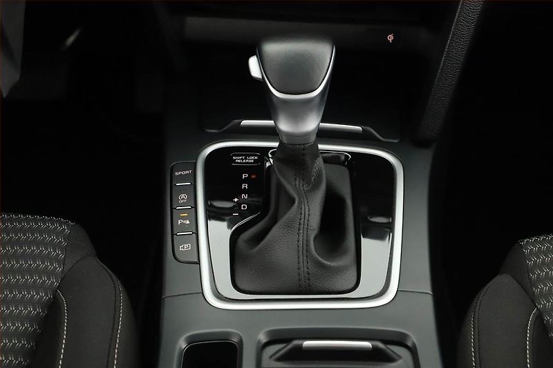 Kia Ceed (2024) Top 1.5 T-GDI - fotka 10 z 16