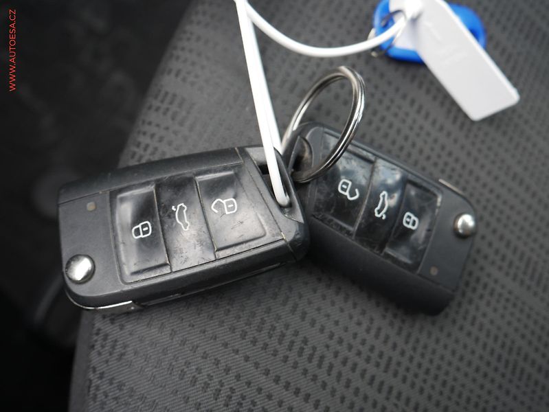 Škoda Octavia (2019) 1.6 TDi, ČR, Style, LED - fotka 18 z 18