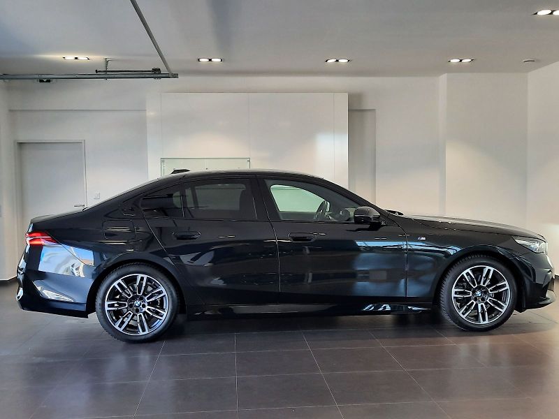 BMW Řada 5 (2025) 520d Sedan M Sport - fotka 7 z 16