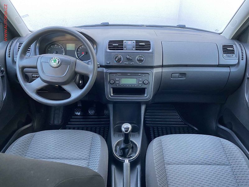 Škoda Fabia (2011) 1.2 TSI, ČR, Ambiente - fotka 8 z 13