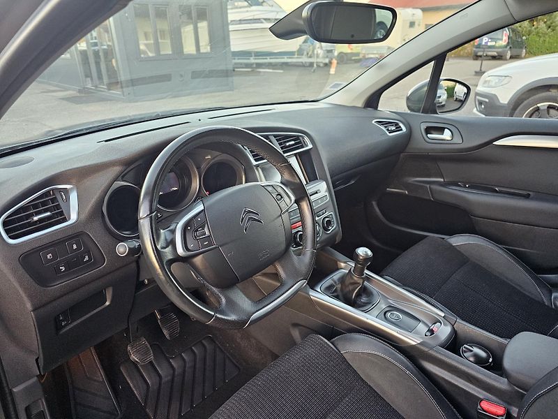 Citroën C4 (2016) 1.2 81kW SHINE,81 000 KM !!! - fotka 18 z 47