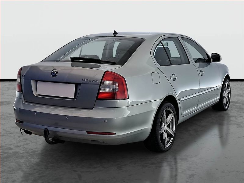 Škoda Octavia (2011) 1.4 TSI, Tempomat - fotka 5 z 14