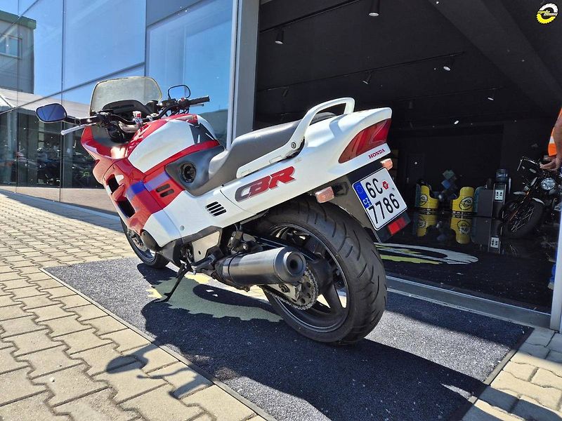 Honda CBR 1000 F (1996) - fotka 6 z 18