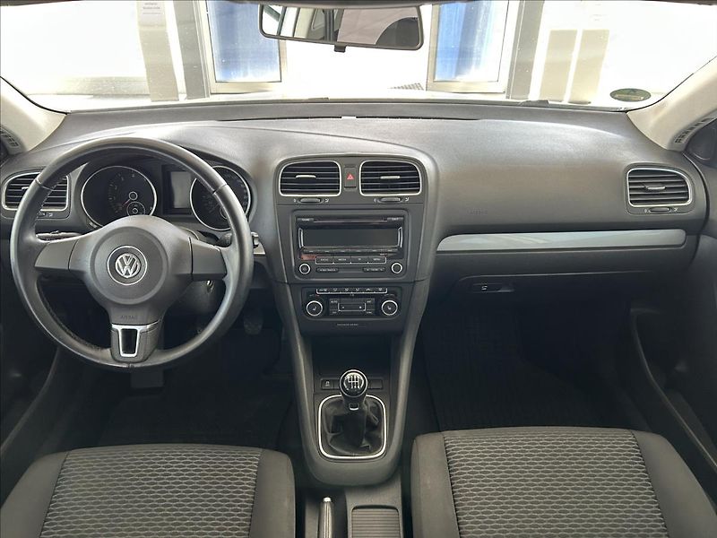 Volkswagen Golf 1,2   TSI 77kW,SERVISKA - fotka 8 z 20