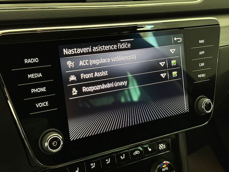 Škoda Superb 2.0TDI 110kW LED Webasto Tažné - fotka 33 z 40