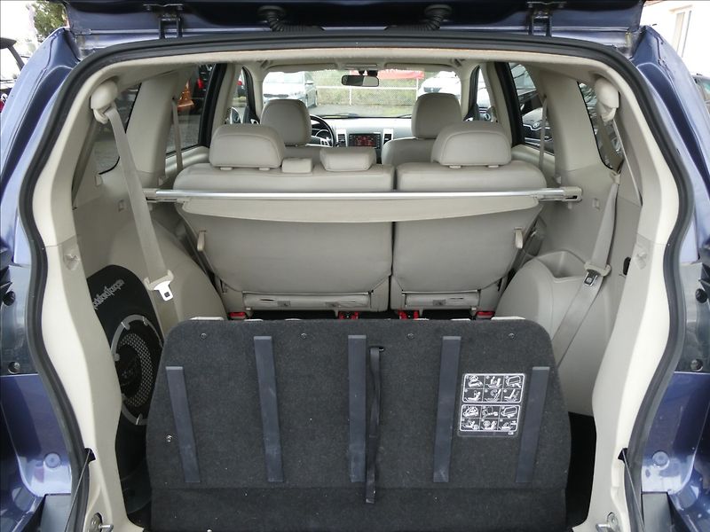 Mitsubishi Outlander 2,4 i 125kW 7.míst,4x4,automat - fotka 16 z 35
