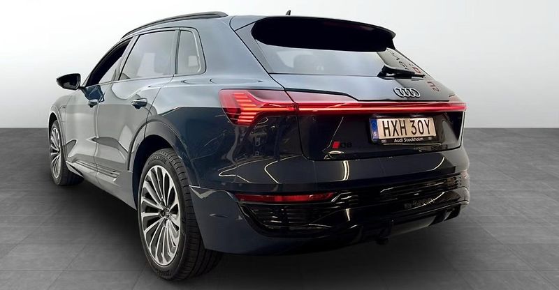 Audi Q8 e-tron 55 Q 360k Pano Tažné Matrix  - fotka 3 z 25