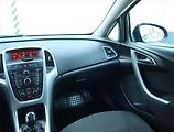 Opel Astra (2011) 1.4 T, Tempomat, Park. senzory - náhled 8