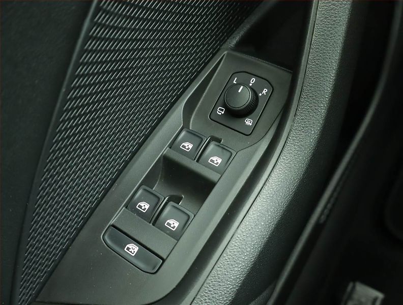 Škoda Octavia (2020) 1.5 TSI, Navi, Tempomat - fotka 15 z 15