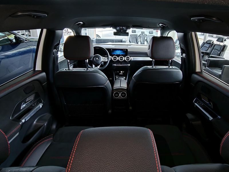Mercedes-Benz GLB 200d 4M AMG 7míst - fotka 15 z 48