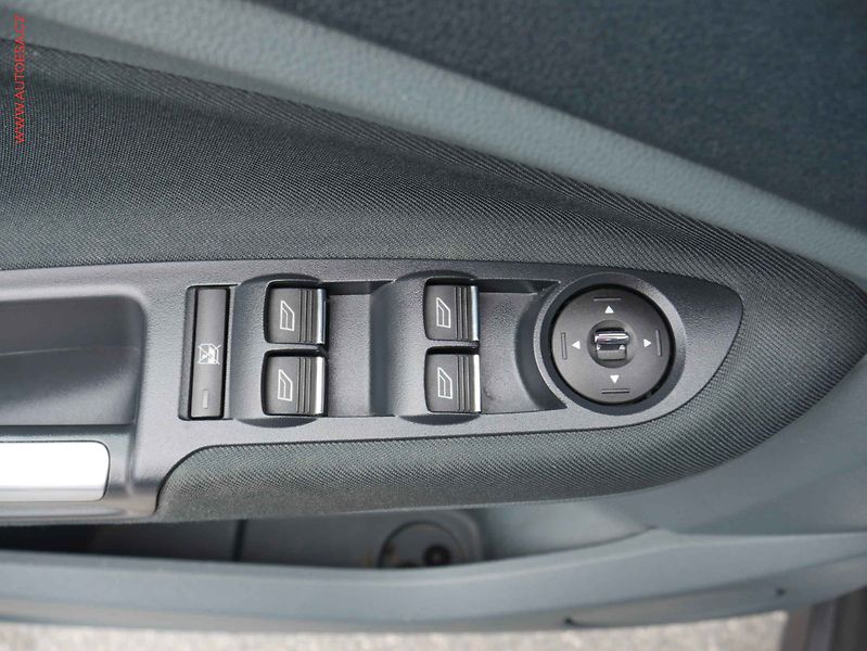 Ford C-MAX (2011) 1.6Ti-VCT, AC, TZ - fotka 11 z 12
