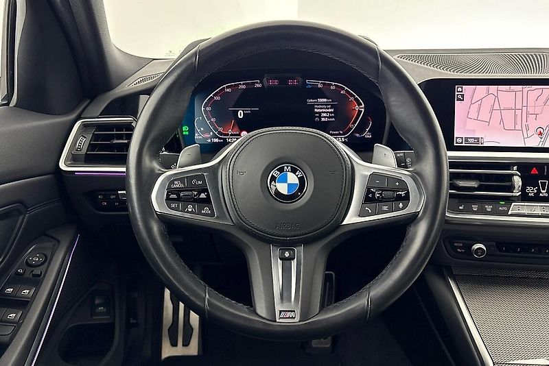 BMW Řada 3 320d xDrive - fotka 22 z 26