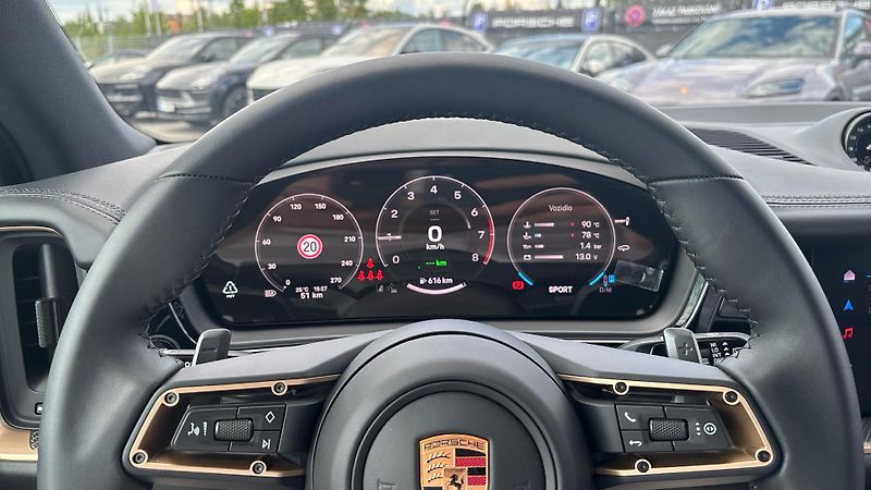 Porsche Cayenne E-Hybrid Black Edition - fotka 25 z 25