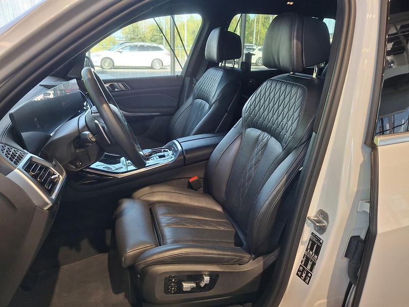 BMW X7 xDrive 40d Individuál - fotka 9 z 31