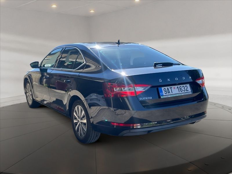 Škoda Superb 1,5 TSI Style - fotka 4 z 11