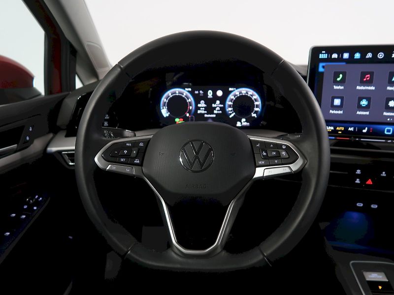 Volkswagen Golf (2025) LIFE 1.5TSI 110KW DSG - fotka 16 z 38
