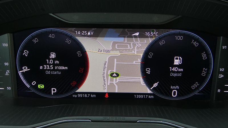 Škoda Superb Combi 1.5 TSI DSG Style - fotka 14 z 27