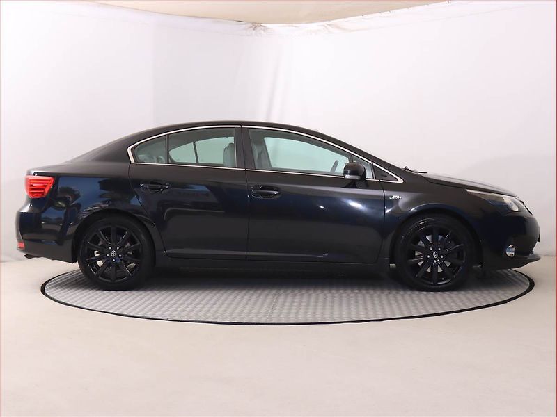 Toyota Avensis (2012) 2.2 D-4D, Automat, Xenony - fotka 6 z 21