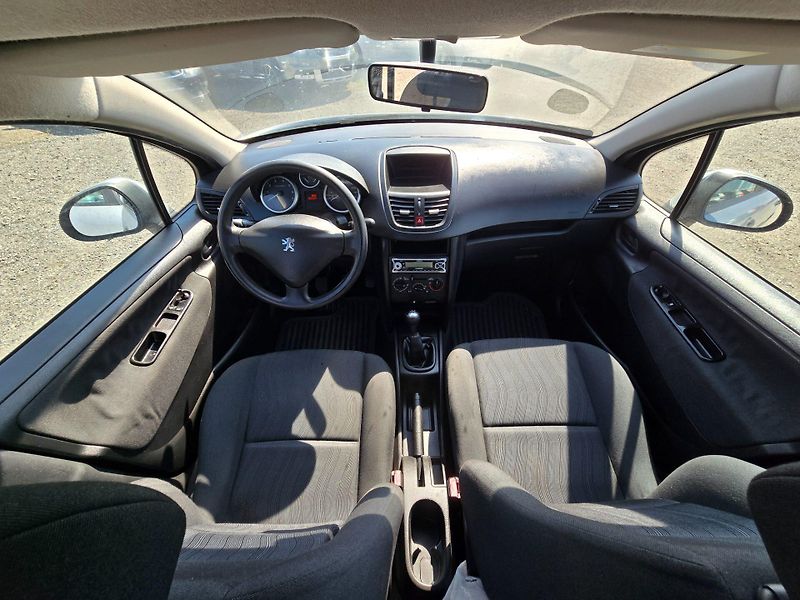 Peugeot 207 (2008) 1.4 54KW XR klima,2 sady kol,n - fotka 13 z 22