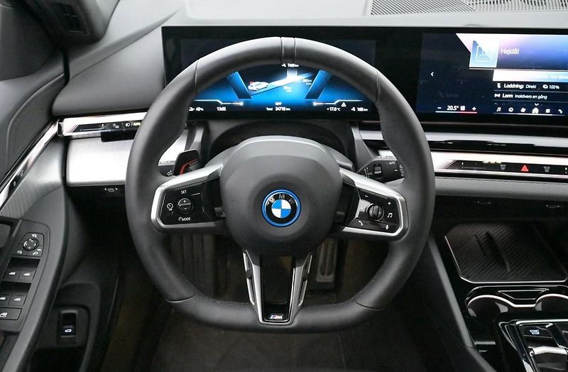 BMW i5 eDrive40 Touring M SoH 96% Kam - fotka 6 z 26