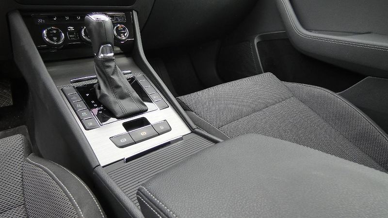 Škoda Superb 1.4 TSI iV Ambition DSG - fotka 6 z 26