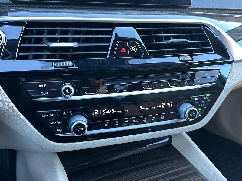 BMW Řada 5 540i xDrive SportLine 69000KM - fotka 16 z 20