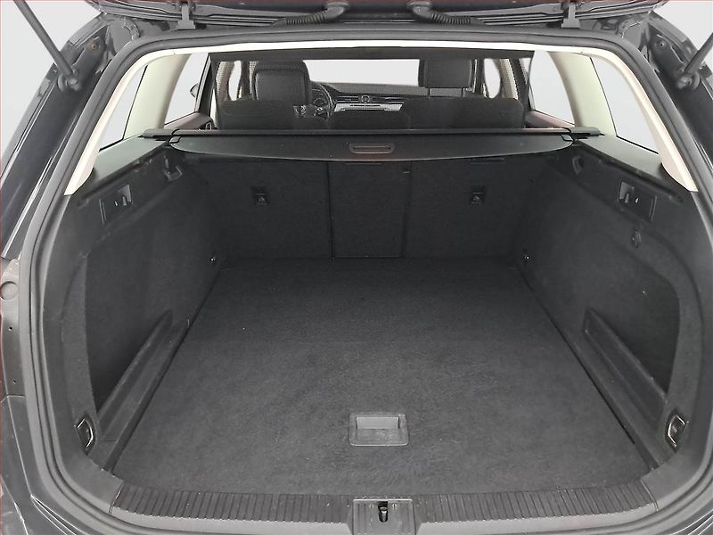 Volkswagen Passat (2018) 2.0 TDI, Automat, Navi - fotka 14 z 21