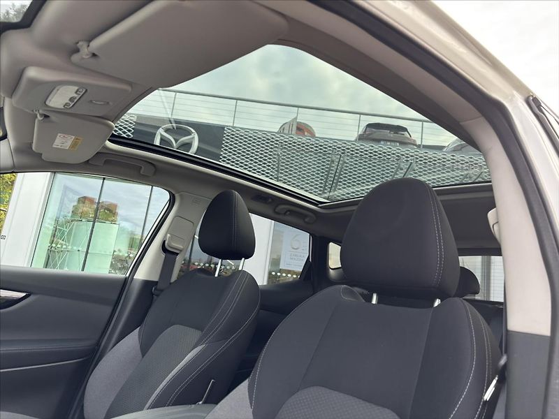 Nissan Qashqai 1,3 DIG-T Tekna PANORAMA TAŽNÉ - fotka 12 z 49