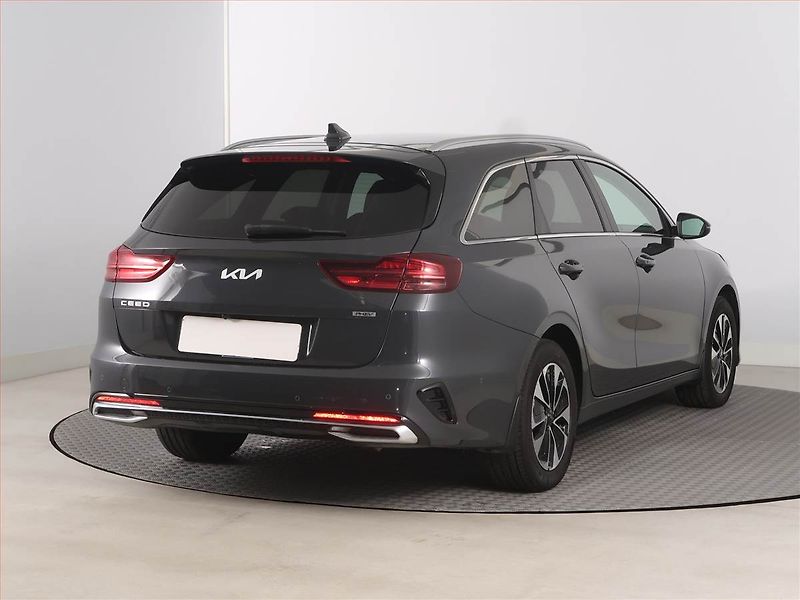 Kia Ceed (2025) 1.6 GDI plug-in - fotka 5 z 21