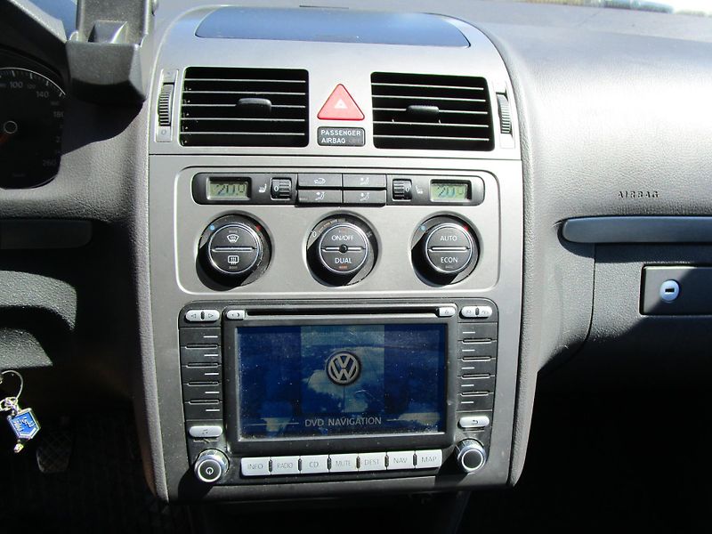 Volkswagen Touran 2,0i-80KW-POHON BENZÍN+ CNG - fotka 11 z 13