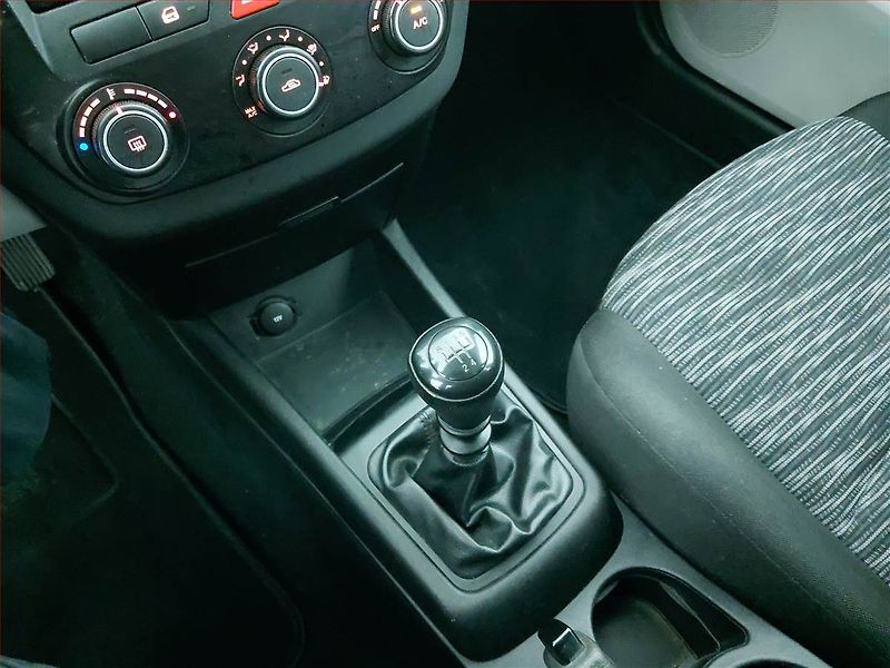Kia Ceed (2009) 1.4 CVVT, nová STK - fotka 13 z 16