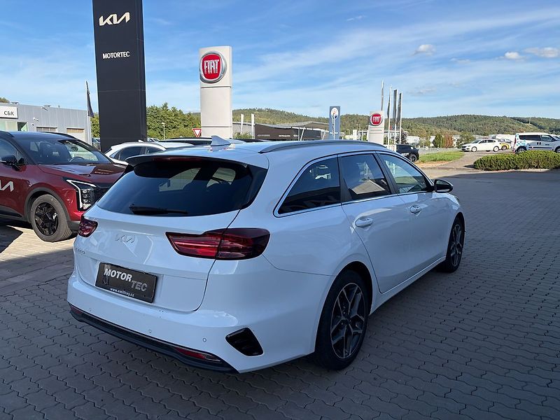 Kia Ceed 1.5 T-GDi 7DCT Exclusive SW - fotka 3 z 9